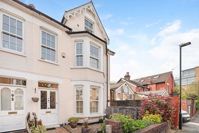 3 Bedroom Maisonette To Rent In Larkfield Road, Richmond, TW9