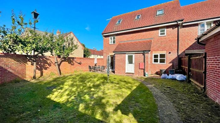 5 Bedroom Semi-Detached House To Rent In Hatcher Crescent, Colchester, Essex, CO2