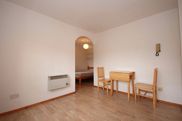 1 Bedroom Flat To Rent In Cornmow Drive, Dollis Hill, NW10