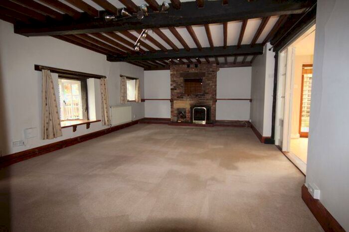 4 Bedroom Cottage To Rent In Cold Pool Lane, Badgeworth, GL51