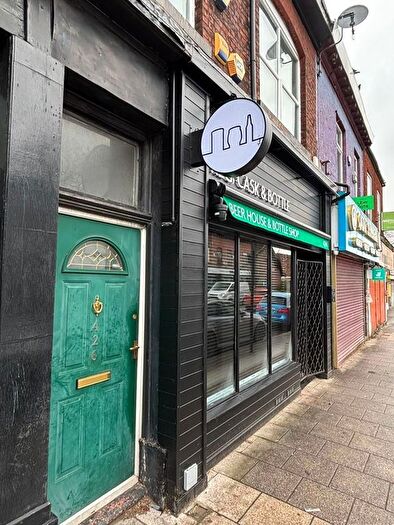 2 Bedroom Flat To Rent In Bury New Road, Prestwich, M25