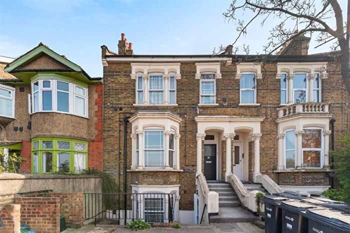 1 Bedroom Apartment To Rent In Hollybush Hill, Snaresbrook, E11
