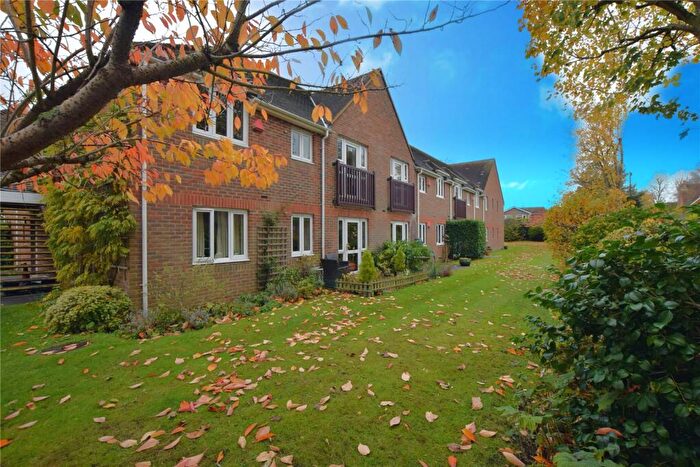 2 Bedroom Apartment For Sale In Adams Way, Alton, Hampshire, GU34