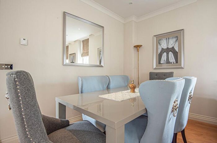 3 Bedroom Flat To Rent In Cayton Road, Coulsdon, CR5
