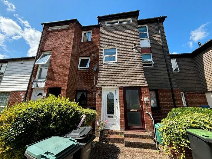 2 Bedroom Maisonette To Rent In The Hollies, Gravesend, Kent, DA12