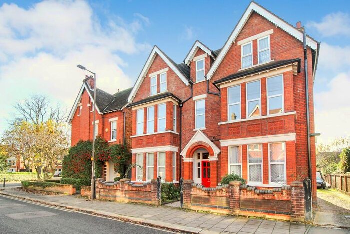 1 Bedroom Flat To Rent In Castle Road, Bedford, MK40