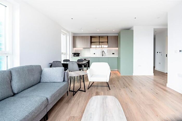 1 Bedroom Flat To Rent In Cedrus Avenue, Southall, UB1