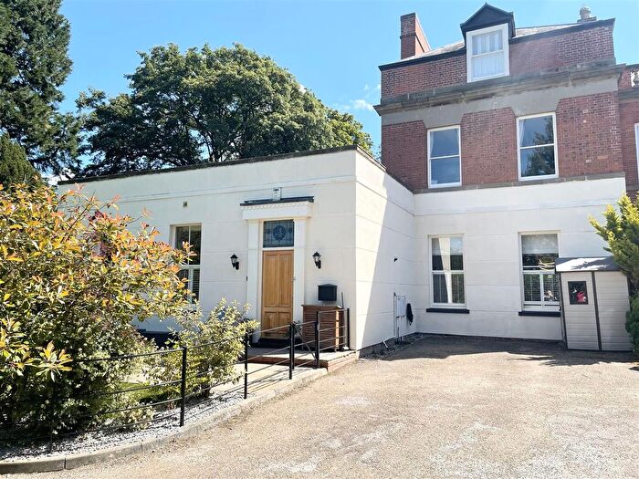 2 Bedroom Flat For Sale In Redwood Drive, Brandesburton, Driffield, YO25