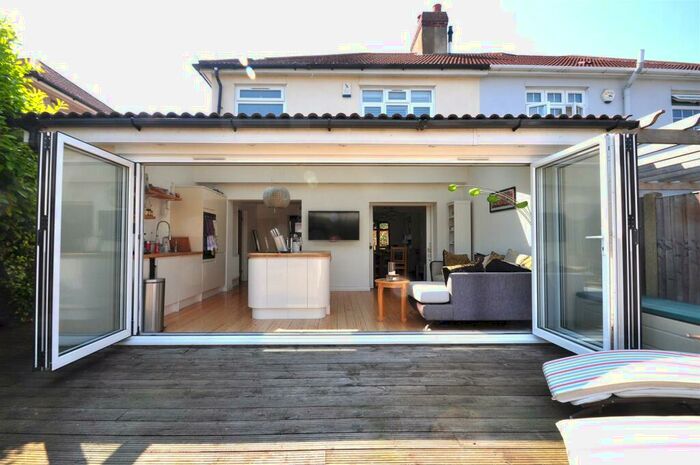 4 Bedroom Semi-Detached House To Rent In Berkeley Avenue, Bexleyheath, DA7