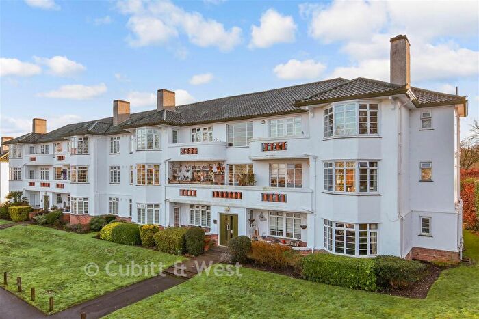 2 Bedroom Apartment For Sale In Brighton Road, Sutton, Surrey, SM2