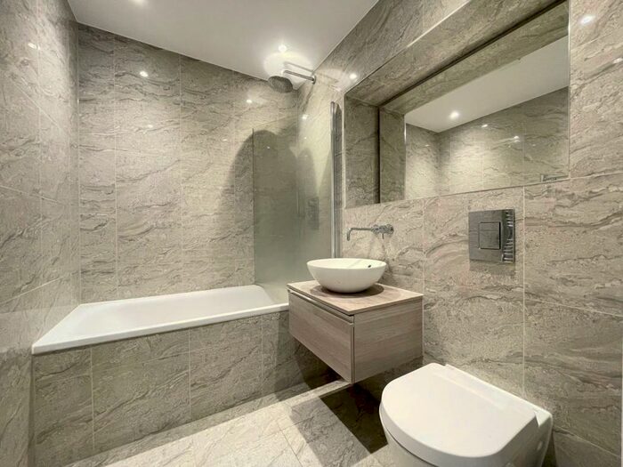 2 Bedroom Apartment To Rent In Everard Close, St. Albans, AL1