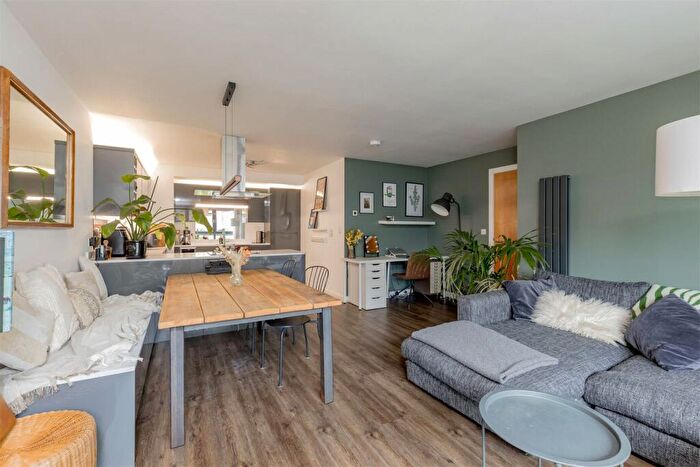 1 Bedroom Flat For Sale In Lower Gilmore Bank, Fountainbridge, Edinburgh, EH3