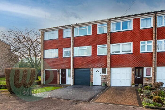 4 Bedroom Terraced House For Sale In Cam Mead, Bedgrove, Aylesbury, HP21