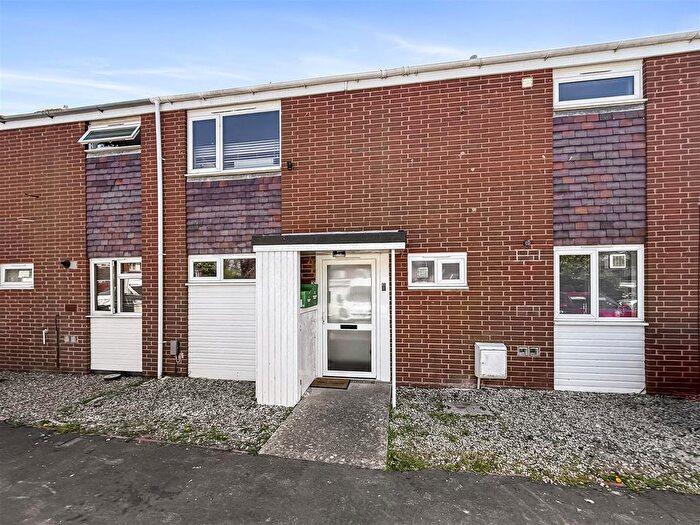 4 Bedroom Terraced House For Sale In Abingdon Walk, Worthing, BN13