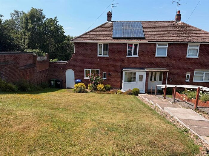 3 Bedroom Semi Detached House For Sale In Bournes Hill, Halesowen, B63