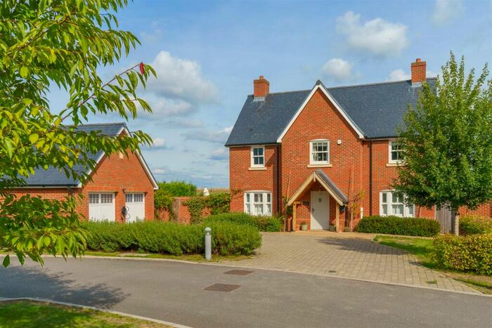 5 Bedroom Detached House For Sale In Lendon Grove, Gubblecote, Tring, HP23
