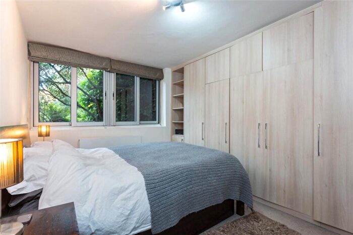 2 Bedroom Flat To Rent In Waverley Court, - Steeles Road, NW3