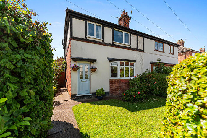 3 Bedroom Semi-Detached House For Sale In Brian Avenue, Waltham, DN37