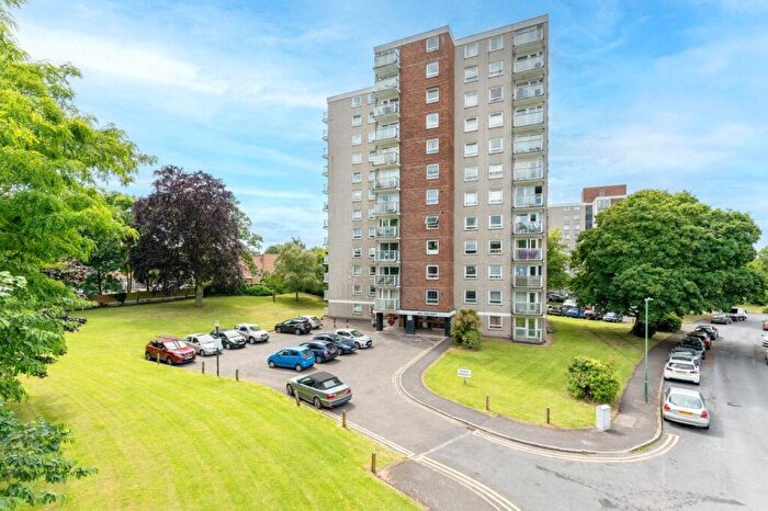 2 Bedroom Apartment To Rent In Basinghall Gardens, Sutton, SM2