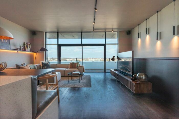 2 Bedroom Apartment To Rent In Lots Road, London, SW10