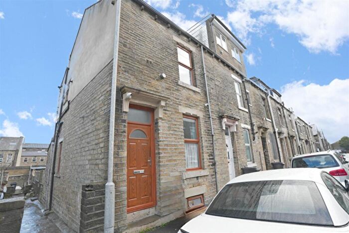 3 Bedroom End Of Terrace House For Sale In Franklin Street, Halifax, HX1