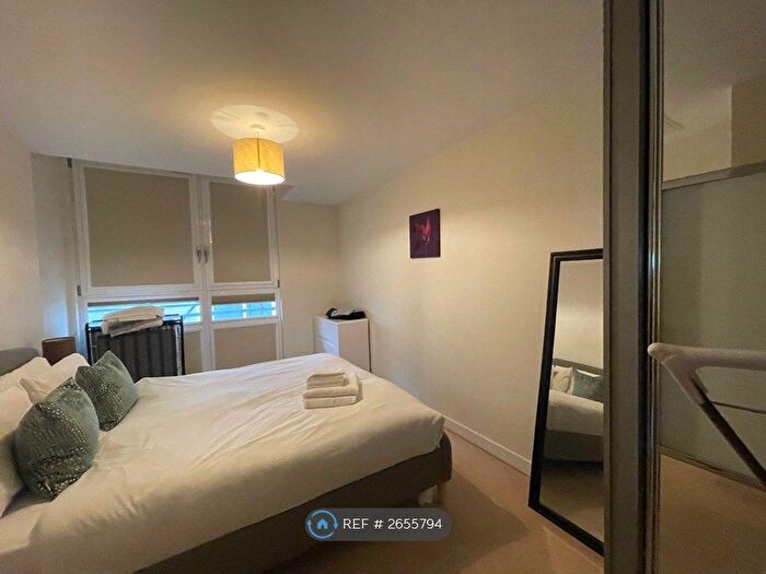 1 Bedroom Flat To Rent In Lamb's Passage, London, EC1Y