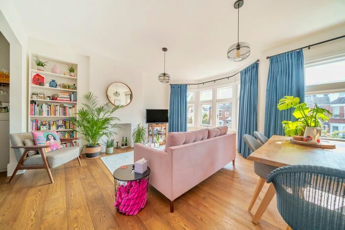 2 Bedroom Flat To Rent In Ravensbourne Gardens, London, W13