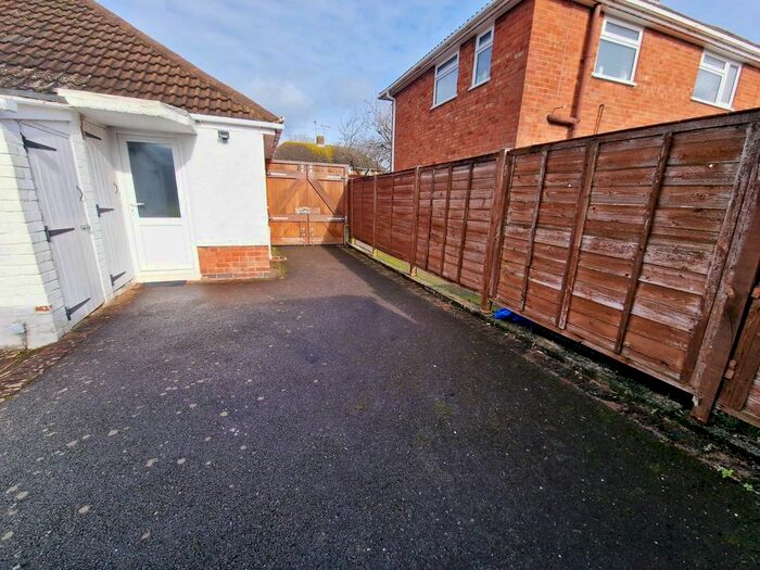 2 Bedroom Bungalow For Sale In Cleveland Road, Bulkington, Bedworth