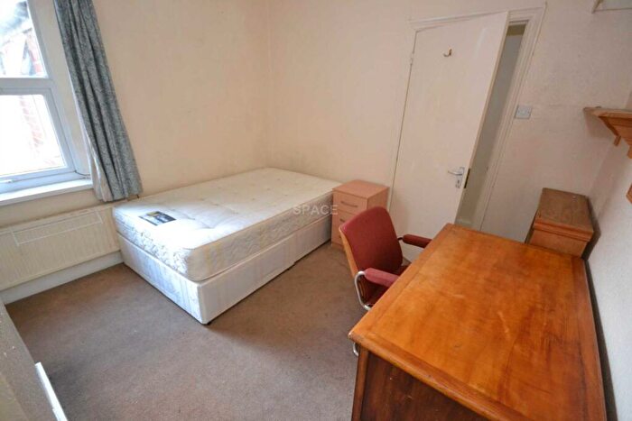 5 Bedroom Terraced House To Rent In Norris Road, Reading, Berkshire, RG6