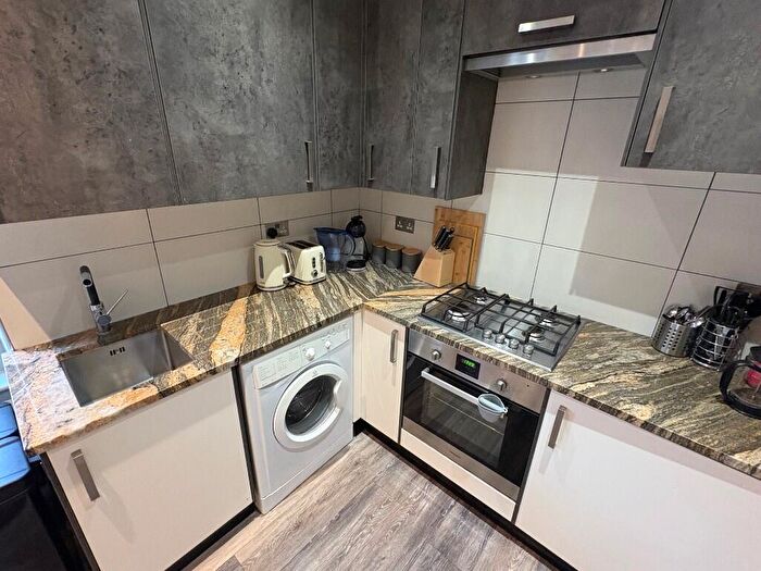 1 Bedroom Flat To Rent In Cambridge Heath Road, London, E2
