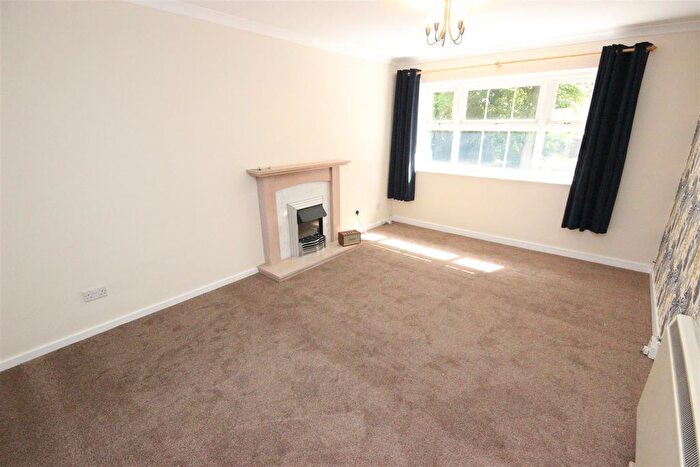 2 Bedroom Maisonette To Rent In Wicklow Close, Halesowen, B63