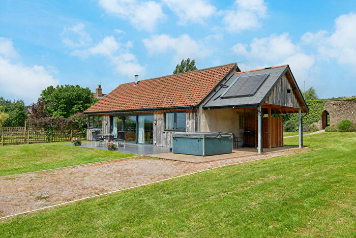 2 Bedroom Detached House For Sale In Shiplate Road, Bleadon, Weston Super Mare, BS24