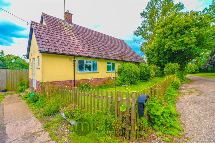 4 Bedroom Chalet To Rent In Grove Bungalows, Wormingford, CO6