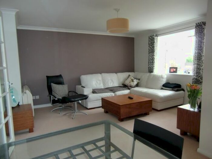 2 Bedroom Flat To Rent In Pioneer Way, West Watford, WD18