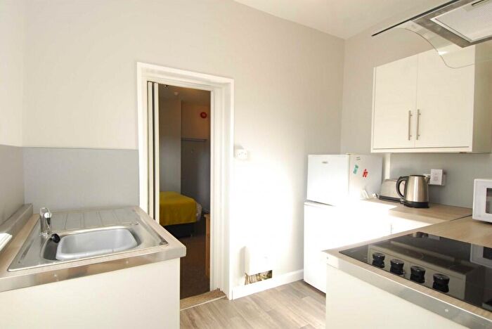 1 Bedroom Apartment To Rent In Houndiscombe Road, Flat, PL4