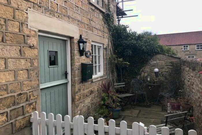 2 Bedroom Cottage To Rent In Park Street, Pickering YO18