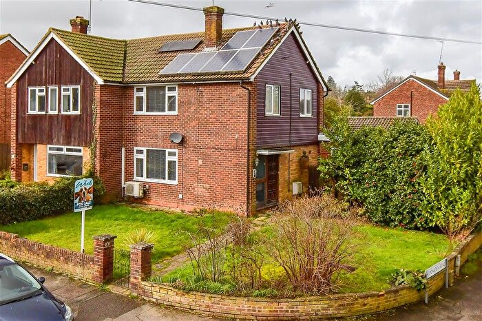 3 Bedroom Semi Detached House For Sale In Salisbury Road, Tonbridge, Kent, TN10