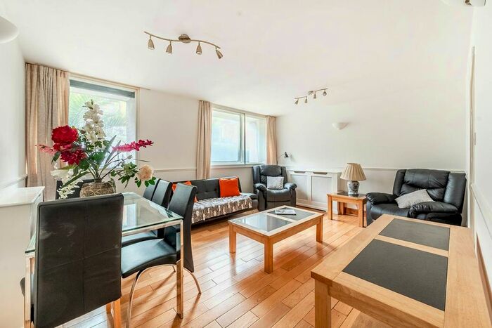 1 Bedroom Flat To Rent In Cheyne Walk, Chelsea, London, SW3