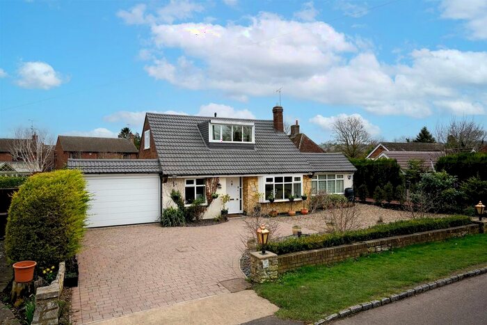 4 Bedroom Detached Bungalow For Sale In Pebblemoor, Edlesborough, LU6
