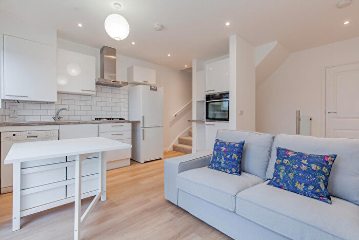 2 Bedroom Apartment To Rent In Eynsham Road, Botley, Oxford, OX2