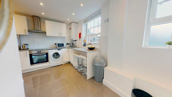 3 Bedroom Flat To Rent In Flora Gardens, Hammersmith, W6