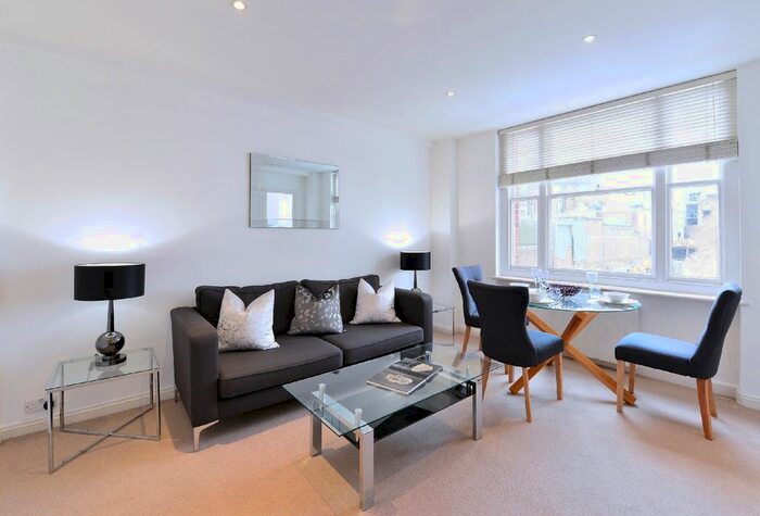 3 Bedroom Flat To Rent In Hill Street, Mayfair, W1J