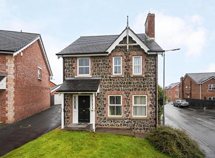 3 Bedroom Detached House For Sale In Wellington Park Avenue, Craigavon, BT67