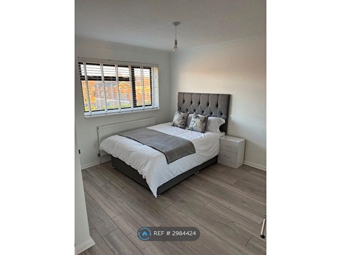 3 Bedroom Semi Detached House To Rent In Apsledene, Gravesend, DA12