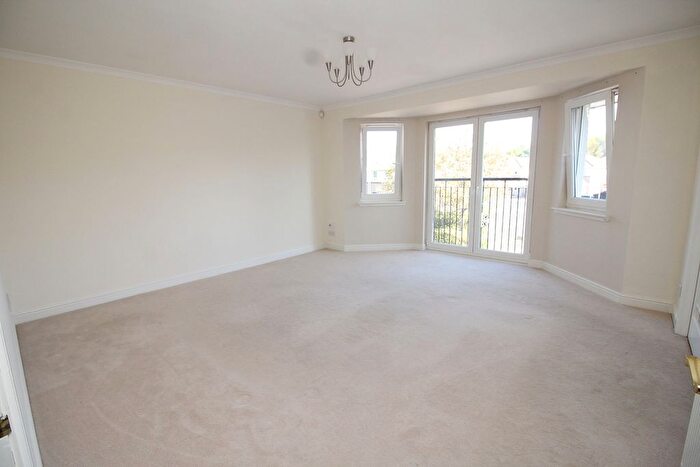 2 Bedroom Flat For Sale In Oakburn Walk, Jamestown, Alexandria, G83