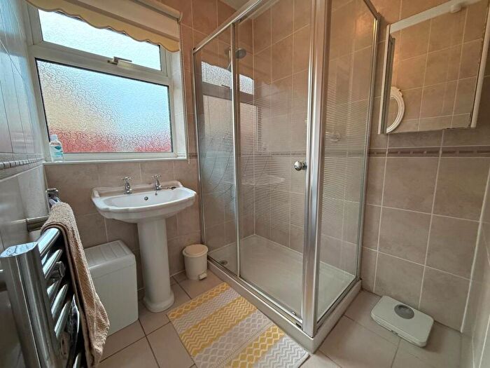 2 Bedroom Detached Bungalow To Rent In Brimington Road, Hull, HU10