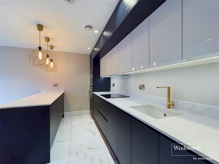 2 Bedroom Flat To Rent In Grayson Court, Wilson Road, Reading, Berkshire, RG30