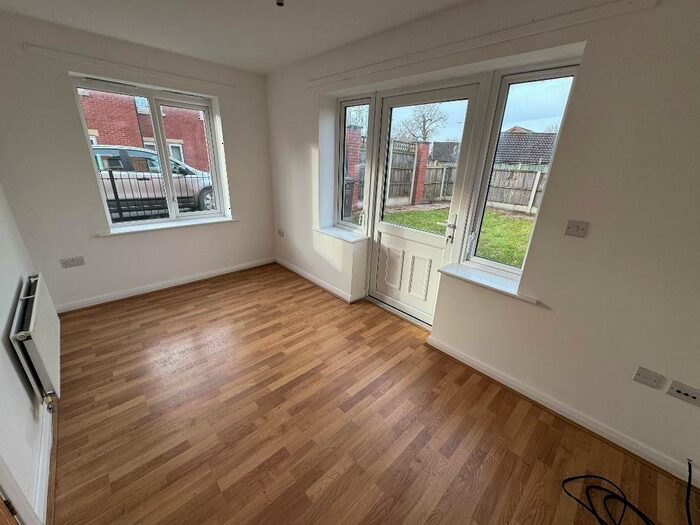 2 Bedroom Semi-Detached House To Rent In Great Lakes Close, Manchester, M12