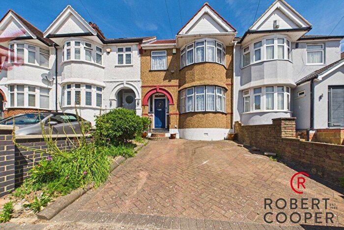 3 Bedroom Terraced House For Sale In Lavender Avenue, Kingsbury, NW9