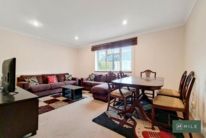 2 Bedroom Apartment To Rent In Purves Road, Kensal Green, NW10